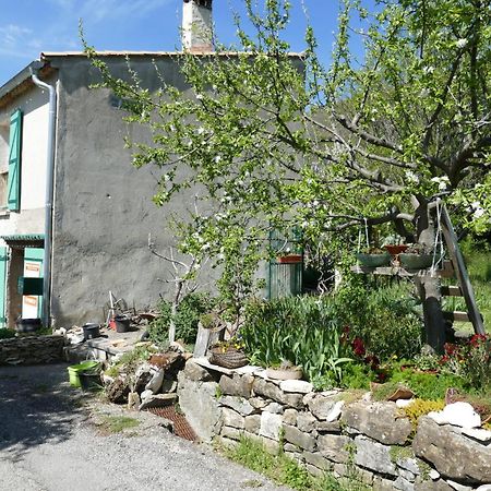 Les Bois Rouges Bed and Breakfast La Rochegiron Buitenkant foto
